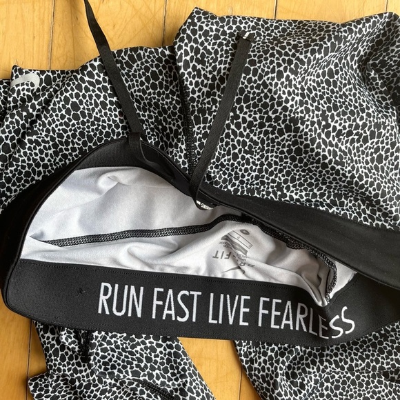 Nike Dri-Fit Black White Capri Leggings Size Small - Picture 6 of 6